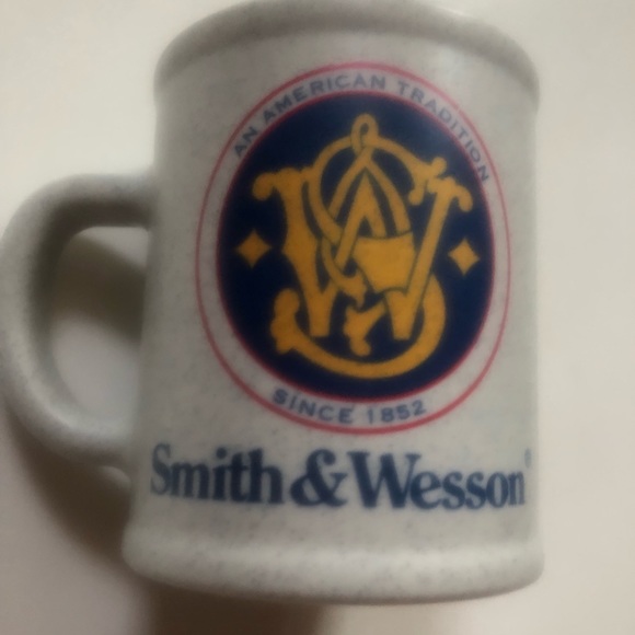 Deja Vu Collectible Smith & Wesson Gun Logo 100% Recyclable Grey Speckled Mug - Picture 2 of 10